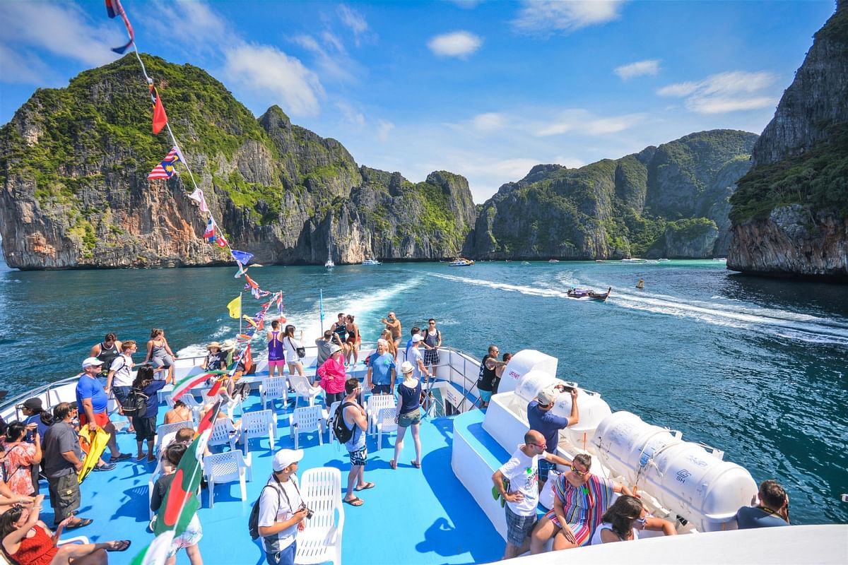 Phi Phi Island to Phuket: One-Way Ferry Transfer with Andaman Wave Master