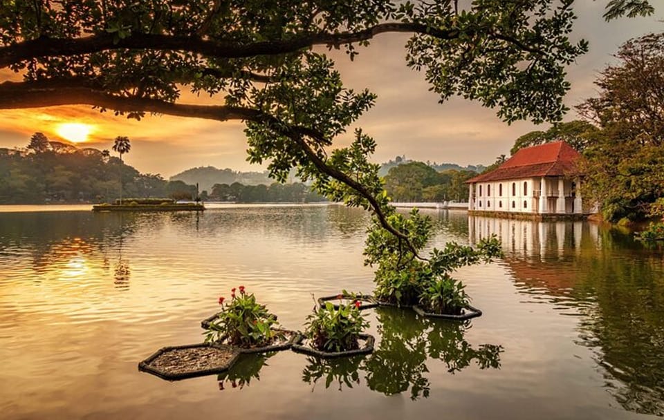 Private Day Tour of Kandy's Cultural Highlights from Colombo