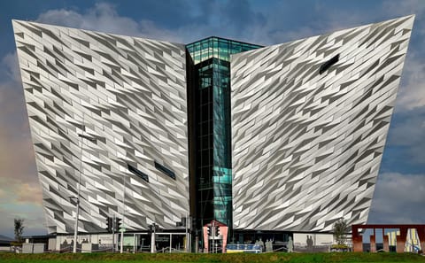 Belfast and Dublin Six-Day Rail and City Tour