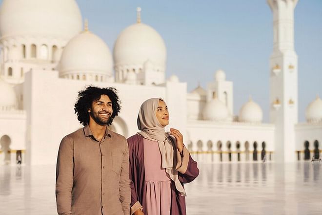 Private Abu Dhabi sightseeing Tour by luxury minivan 6X person