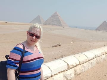 Exterior 3 Pyramids