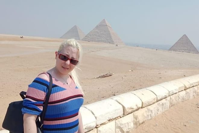 Exterior 3 Pyramids