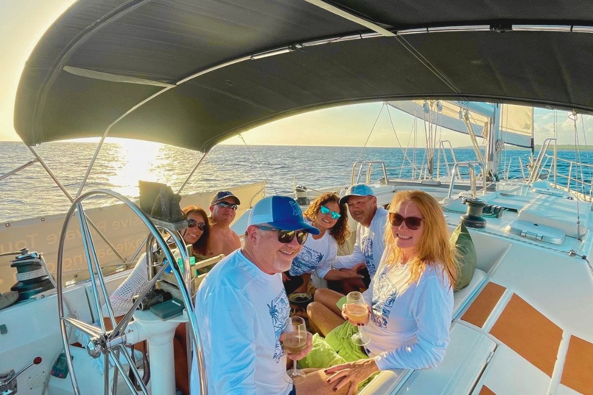 Friends sailing at sunset with Maxie Sailing Curacao