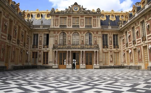 Private Guided Tour of Versailles and Marie-Antoinette’s Hamlet