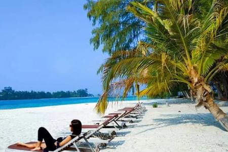 Jakarta Thousand Islands Tour With Sunbathing, Canoeing and Snorkeling