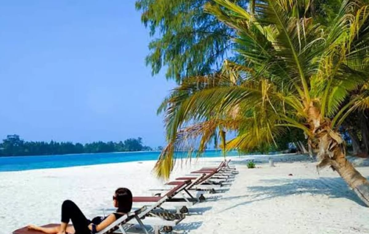 Jakarta Thousand Islands Tour With Sunbathing, Canoeing and Snorkeling