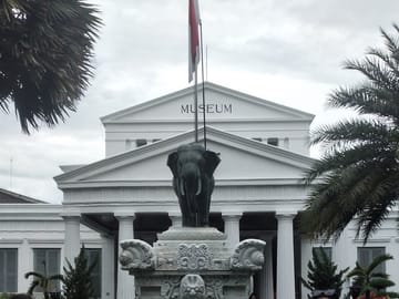 Jakarta Half-Day Sightseeing Tour To Modern City and Old Town