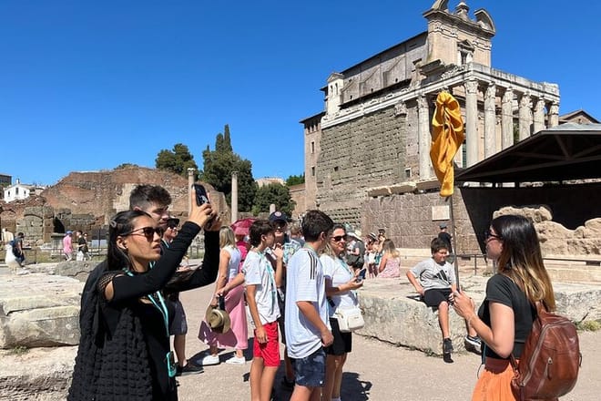 Ultimate Colosseum, Roman Forum & Palatine Hill Skip-The-Line Small Group Guided Tour photo 2