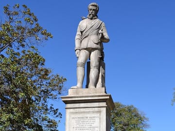 Santiago’s Historic Core: From La Moneda to the Market