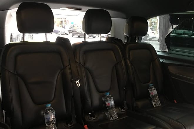 Private transfers between London Gatwick - London Luton Airports 3