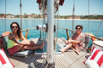 Romantic Sunset Sailing Tour from Marina de Portimão