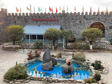 4 Full days in Georgia with private tour, free aiport