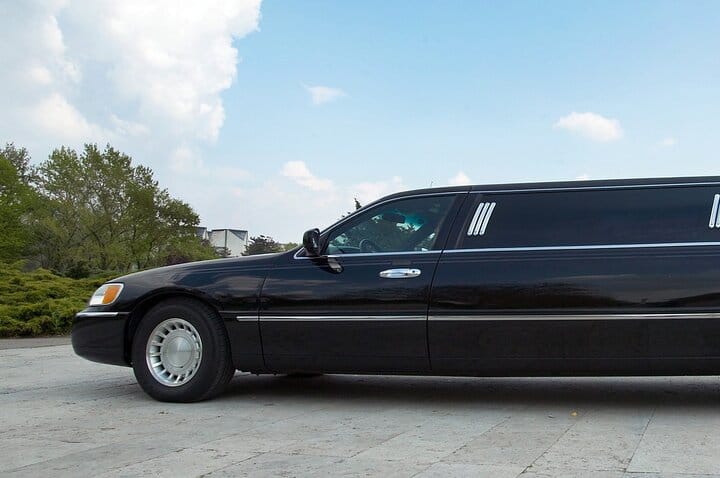 Two hours Private Limo rental with chauffeur in Dubai  5