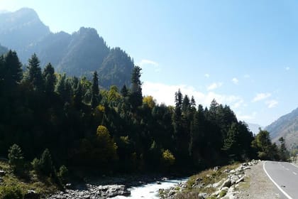 Majestic Sonamarg: A Day Trip to the Meadow of Gold from Srinagar