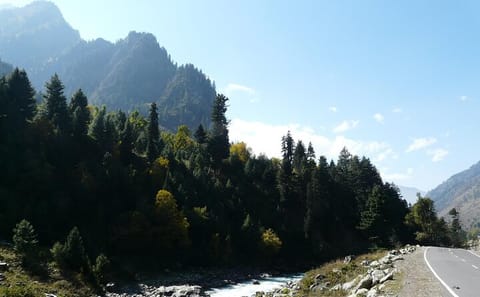 Day Trip to Sonamarg from Srinagar: Explore the Meadow of Gold