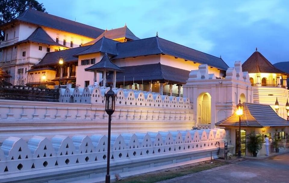 Private Cultural Sightseeing Tour in Kandy and Peradeniya