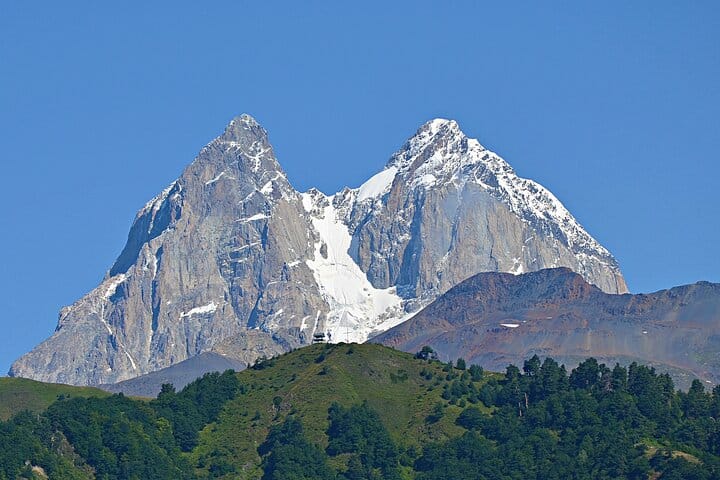 4 Full days in Georgia with private tour, free aiport