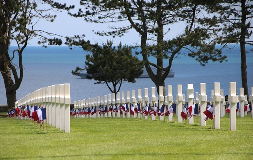D-Day Historical Tour from Paris to Normandy's Key Sites