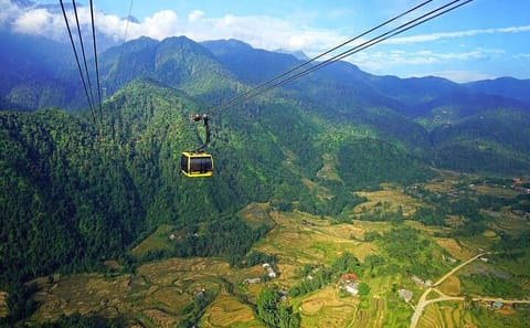 2-Day Sapa Tour with Fansipan Cable Car and Village Trekking