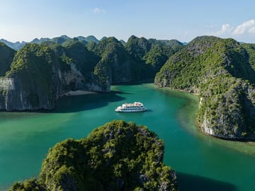 Lan Ha bay cruise view