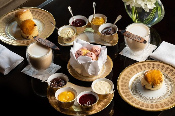 Experience Emirates Palace Hi-Tea and Visit Sheikh Zayed Mosque  3