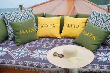 Luxury Full-Day Long-Tail Boat Tour from Chalong, Phuket