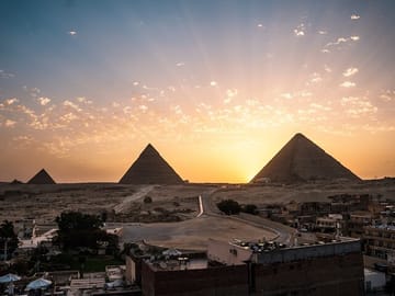 Cairo Day Tour: Egyptian Museum, Pyramids & Khan El Khalili