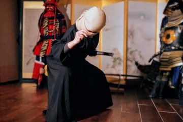 Iai Katana Swordsmanship Experience at Osaka Castle