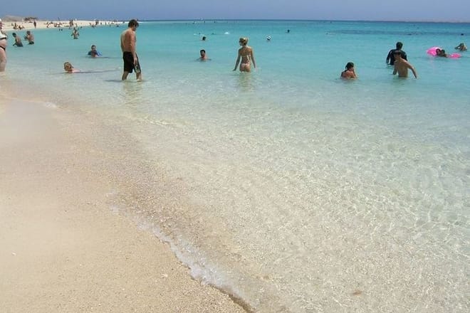 Abu Munkar Island Trip by speed boat Hurghada