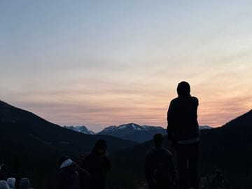 Sunrise Tour to Moraine Lake and Lake Louise from Banff