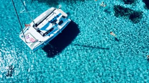 From Stintino: 3-hour catamaran tour to La Pelosa with aperitif
