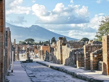 Pompeii and Italian Coast Half-Day Tour from Naples