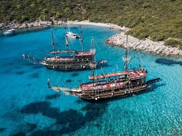 Bodrum Pirate Boat Tour with Lunch and Scenic Stops