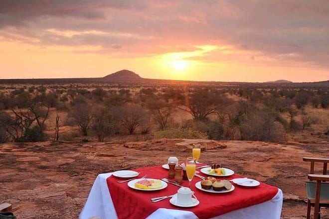 Bush Breakfast at Kilaguni Serena