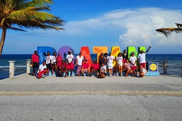 Extreme Zipline and City Tour with Beach Break in Roatán