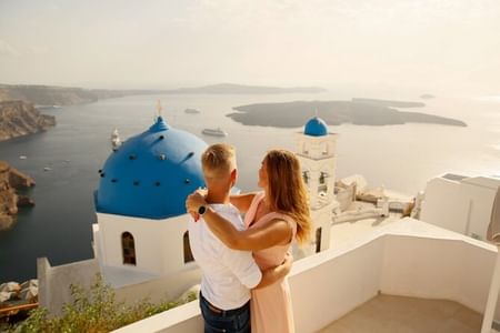 Santorini Road Tour: 4-Hour Sightseeing Private Tour with a Local Guide!