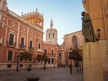 Private Day Trip to Valencia from Barcelona with Guide