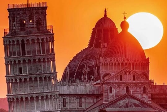 Private Full-Day Tour around Pisa and Lucca from Florence	