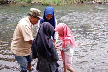 Yogyakarta Walking Tour with Batik Workshop and Local Cuisine