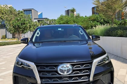 Dubai : Seamless Dubai Airport Transfers: Your Gateway to a Stress-Free Stay!