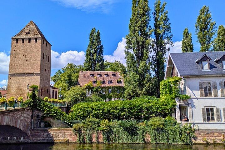 Tours de pierre médiévales des Ponts Couverts de Strasbourg, anciennes fortifications.