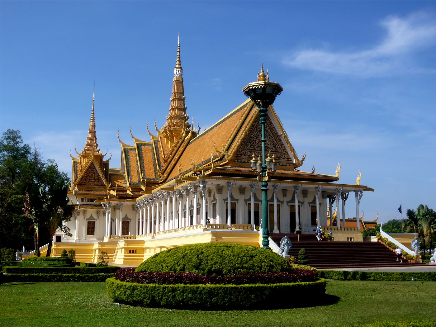 Phnom Penh Sightseeing Tour: Discover Royal Palace, Silver Pagoda & More