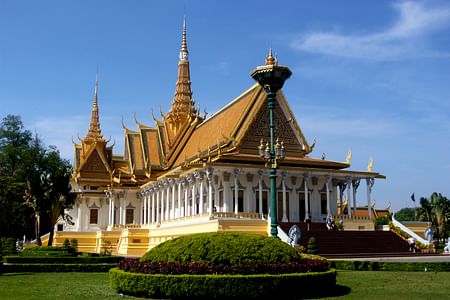 Phnom Penh Sightseeing Tour: Discover Royal Palace, Silver Pagoda & More