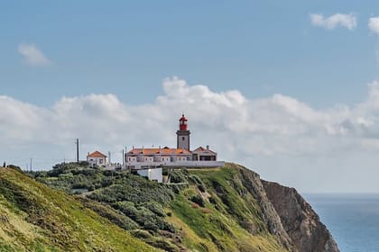 Sintra Full-Day Guided Tour: Pena Palace & Quinta da Regaleira