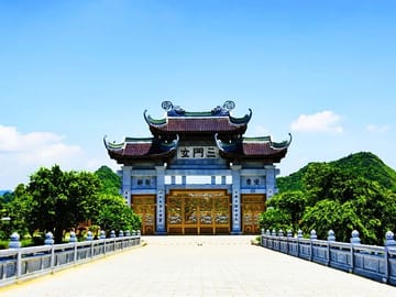 Bai Dinh Pagoda and Trang An Tour from Hanoi