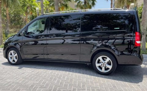 Private Van Rental for City Tours in Dubai