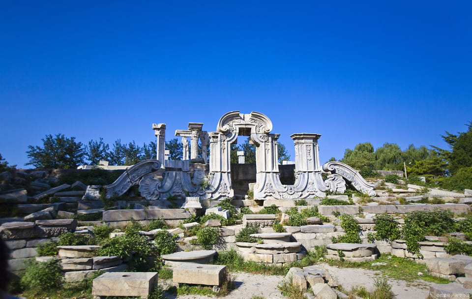 Guided Tour of Yuanmingyuan Park in Haidian District