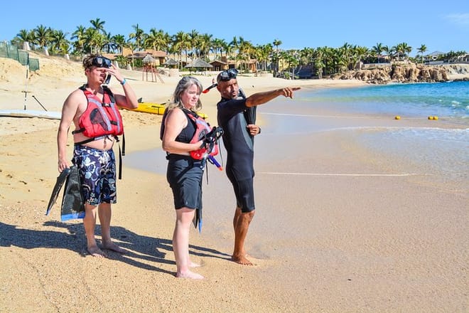Guide briefing guests before snorkeling at Santa Maria Bay Los Cabos