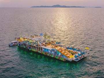 Pattaya : Tappia Floating Cafe Admission Ticket