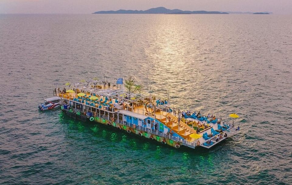 Pattaya : Tappia Floating Cafe Admission Ticket